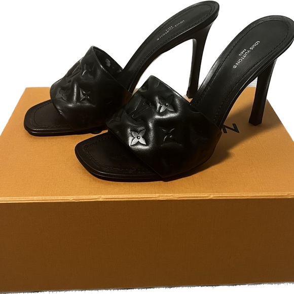 Black Louis Vuitton heel - Picture 2 of 4